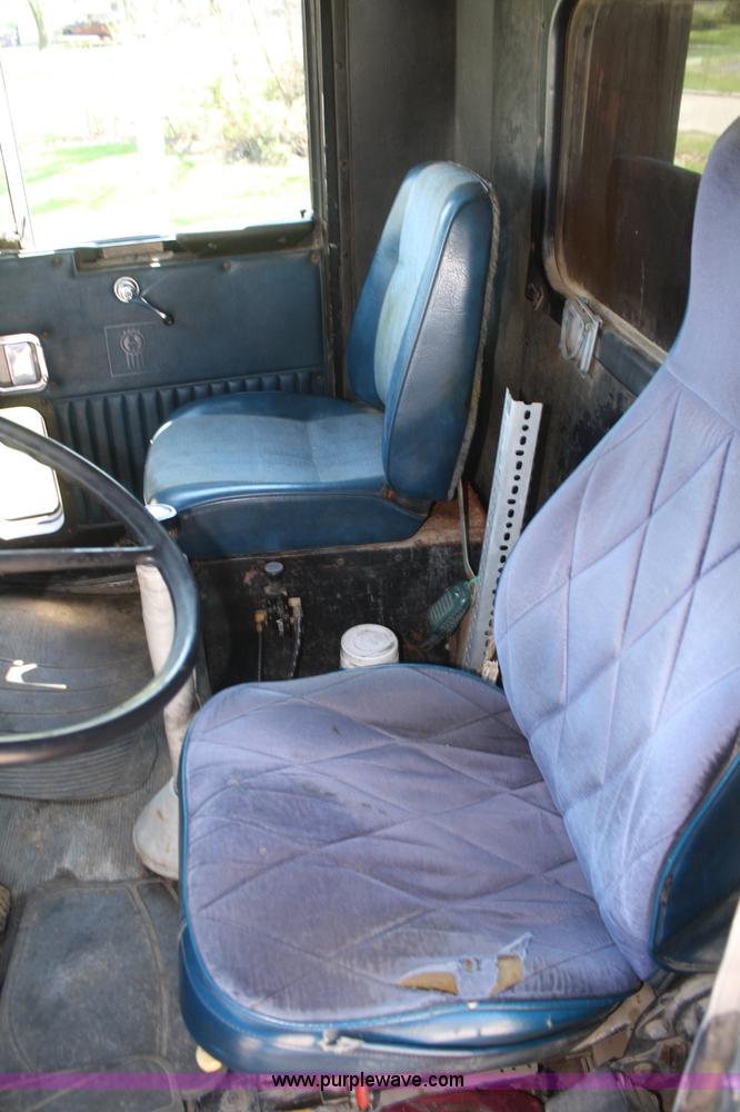 image for item A6778 1988 Kenworth T600 dump truck