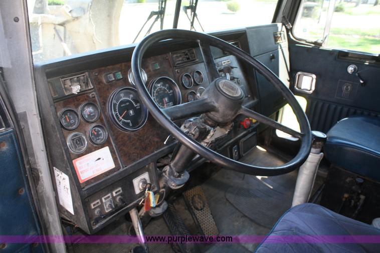 image for item A6778 1988 Kenworth T600 dump truck