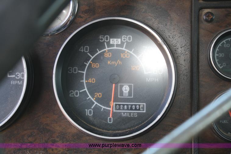 image for item A6778 1988 Kenworth T600 dump truck