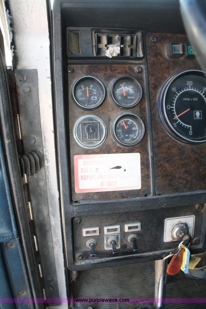 image for item A6778 1988 Kenworth T600 dump truck