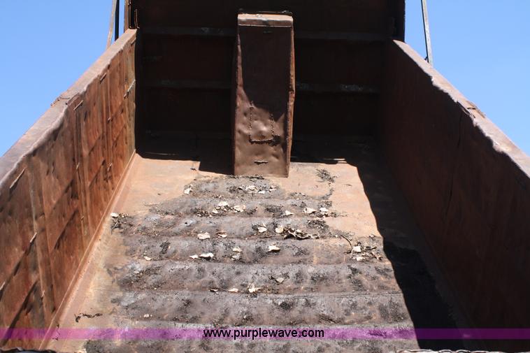 image for item A6778 1988 Kenworth T600 dump truck