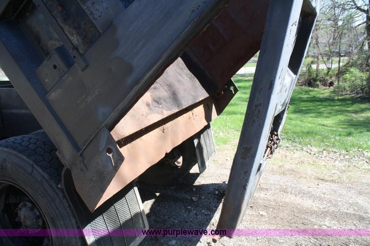 image for item A6778 1988 Kenworth T600 dump truck