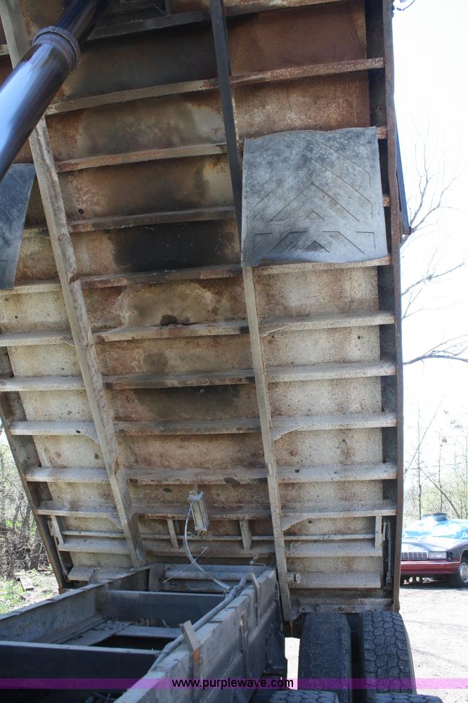 image for item A6778 1988 Kenworth T600 dump truck