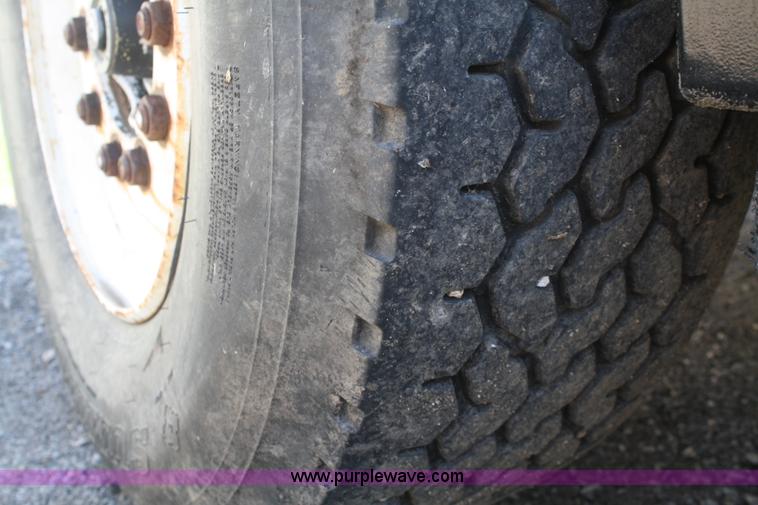 image for item A6778 1988 Kenworth T600 dump truck