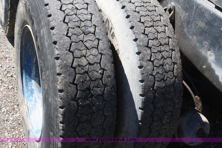 image for item A6778 1988 Kenworth T600 dump truck