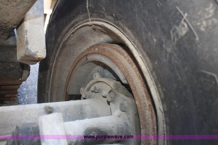 image for item A6778 1988 Kenworth T600 dump truck