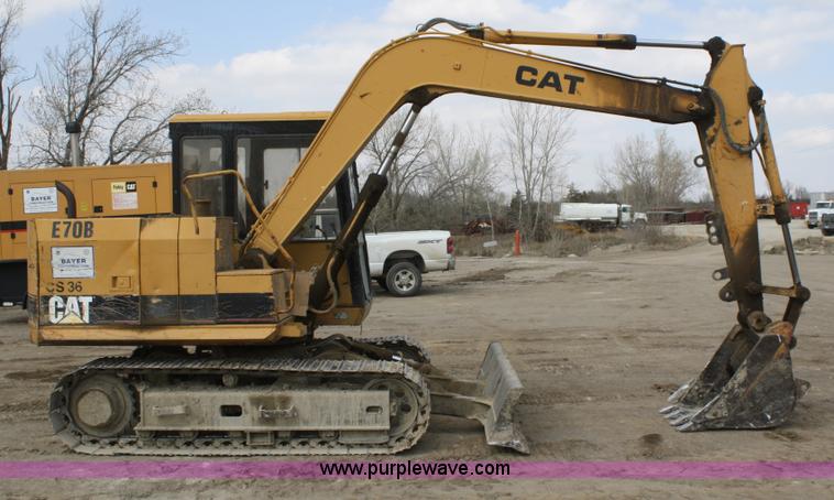 image for item A6790 1993 Caterpillar E70B mini excavator