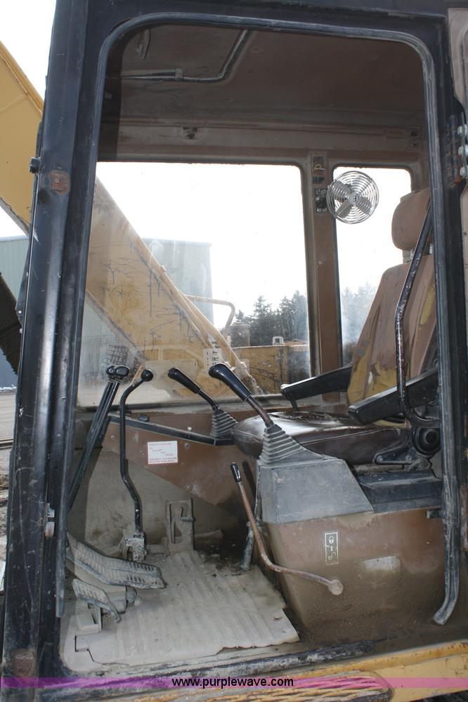 image for item A6790 1993 Caterpillar E70B mini excavator