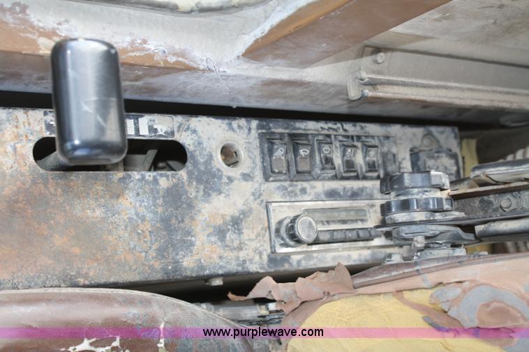 image for item A6790 1993 Caterpillar E70B mini excavator