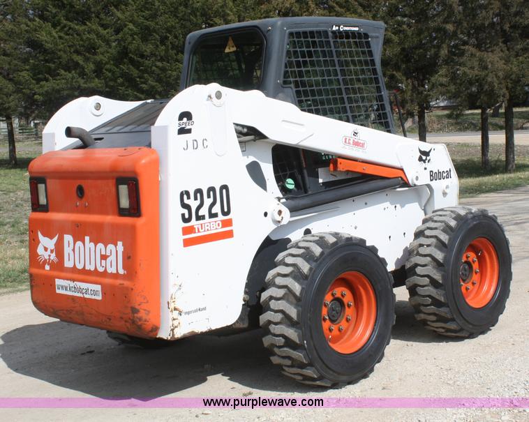 image for item A6794 2005 Bobcat S220 skid steer