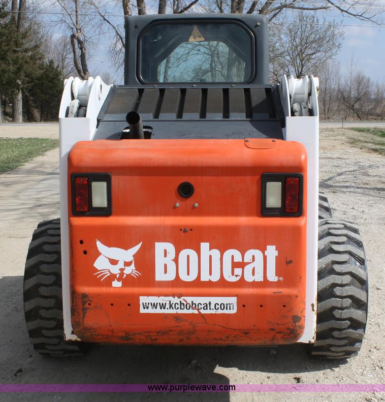 image for item A6794 2005 Bobcat S220 skid steer