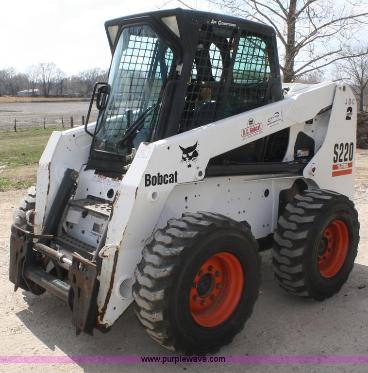 image for item A6794 2005 Bobcat S220 skid steer