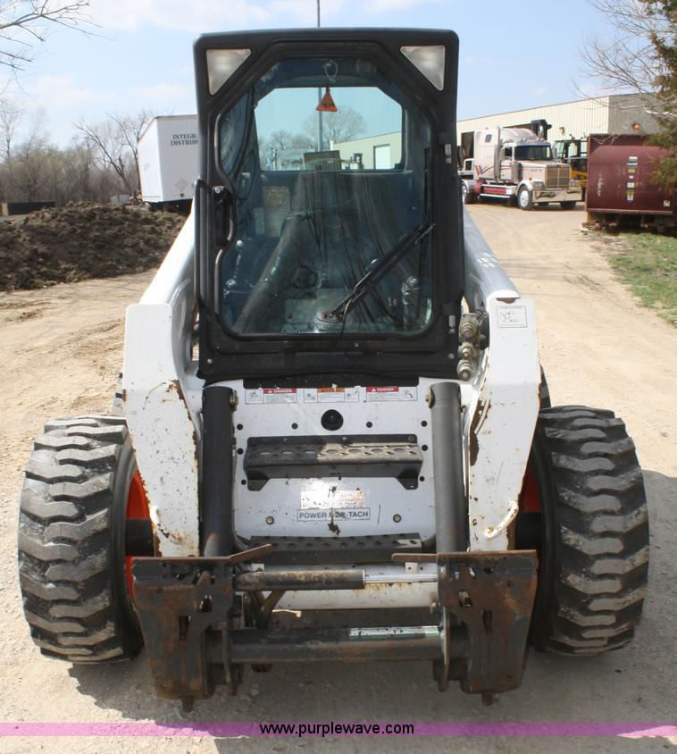 image for item A6794 2005 Bobcat S220 skid steer