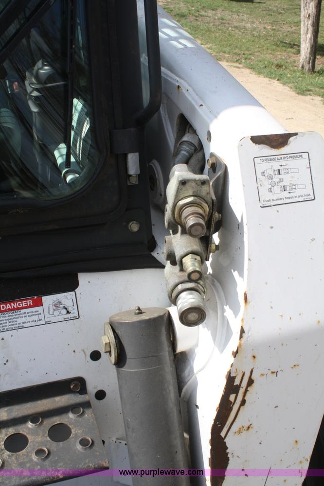 image for item A6794 2005 Bobcat S220 skid steer