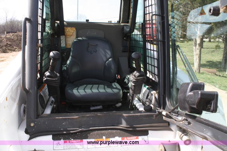 image for item A6794 2005 Bobcat S220 skid steer