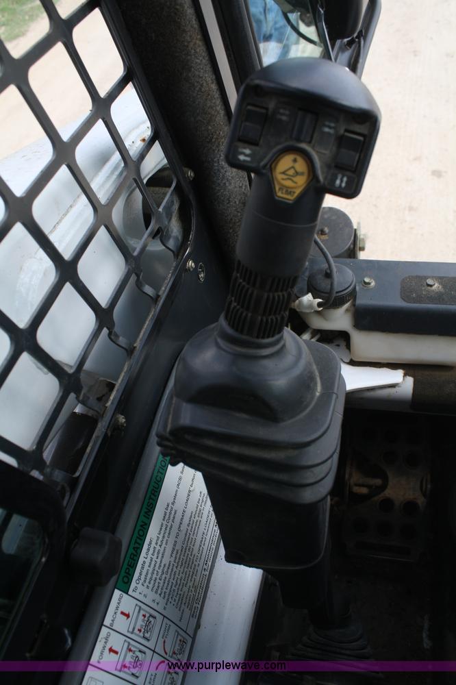 image for item A6794 2005 Bobcat S220 skid steer