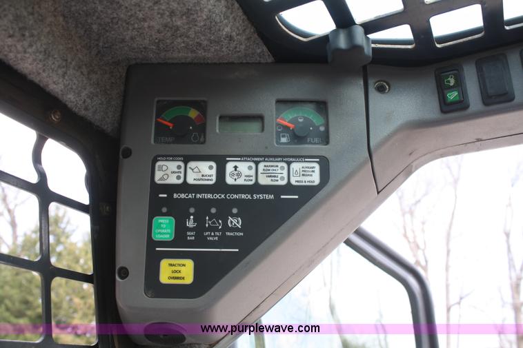 image for item A6794 2005 Bobcat S220 skid steer