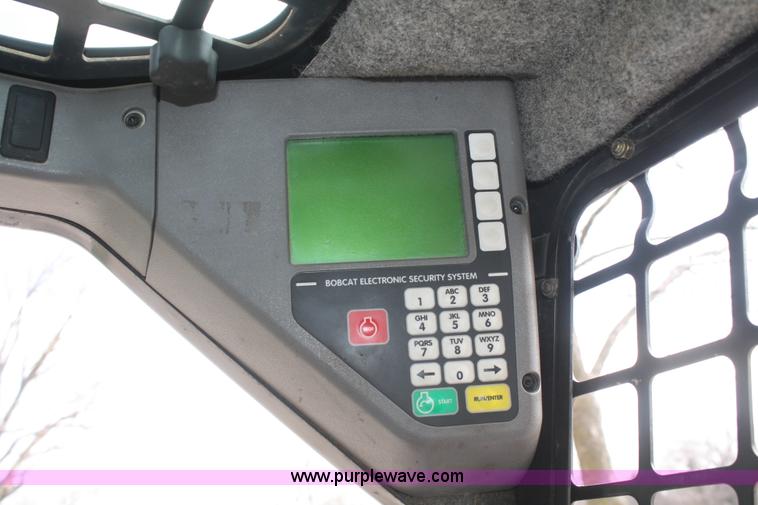 image for item A6794 2005 Bobcat S220 skid steer