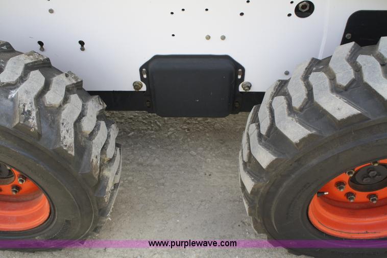 image for item A6794 2005 Bobcat S220 skid steer