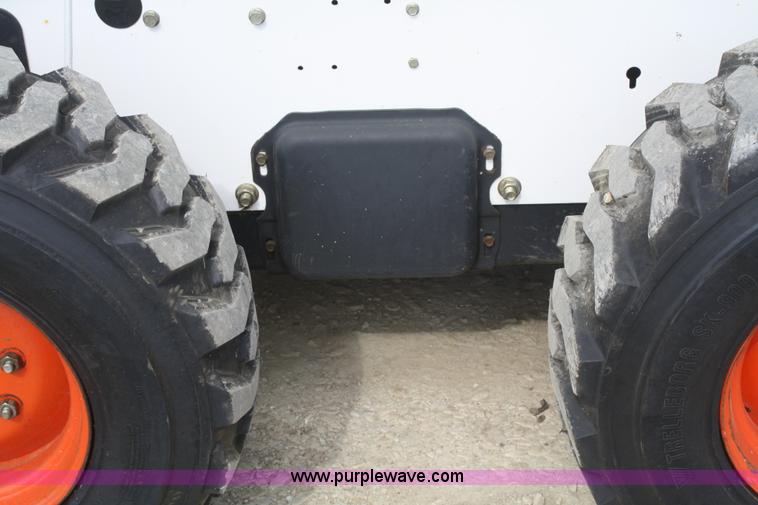 image for item A6794 2005 Bobcat S220 skid steer