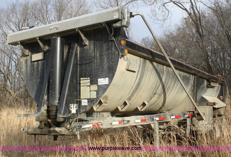 image for item A6802 2000 Travis 26' end dump trailer