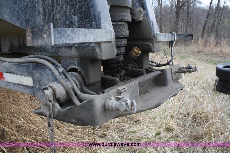 image for item A6802 2000 Travis 26' end dump trailer