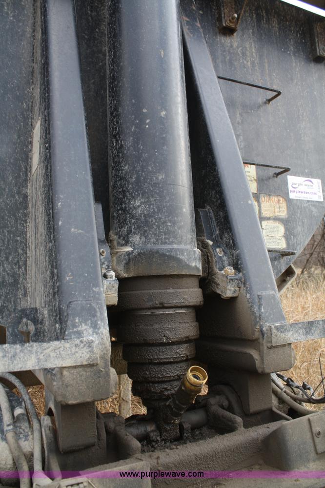 image for item A6802 2000 Travis 26' end dump trailer