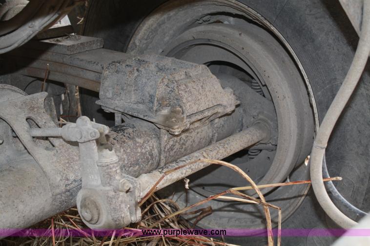 image for item A6802 2000 Travis 26' end dump trailer