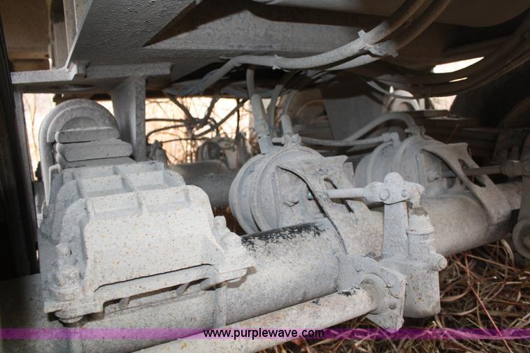 image for item A6802 2000 Travis 26' end dump trailer