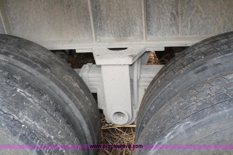 image for item A6802 2000 Travis 26' end dump trailer