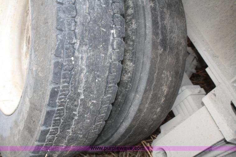 image for item A6802 2000 Travis 26' end dump trailer