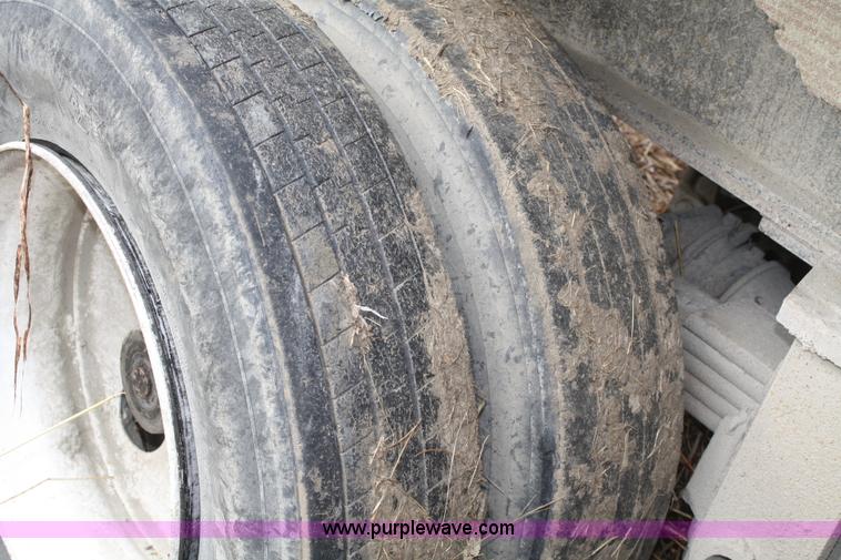 image for item A6802 2000 Travis 26' end dump trailer