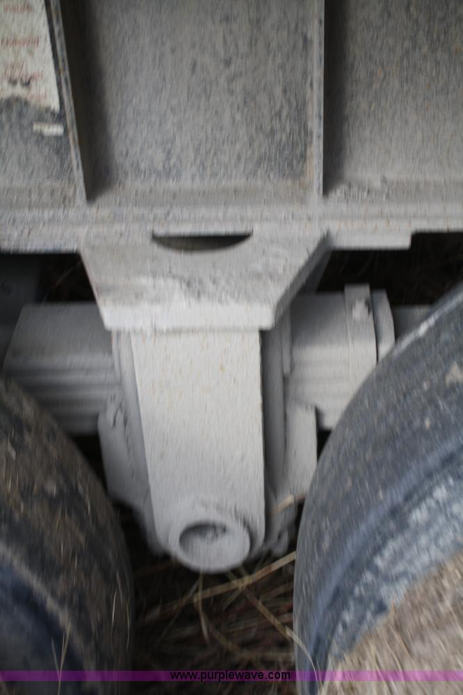 image for item A6802 2000 Travis 26' end dump trailer