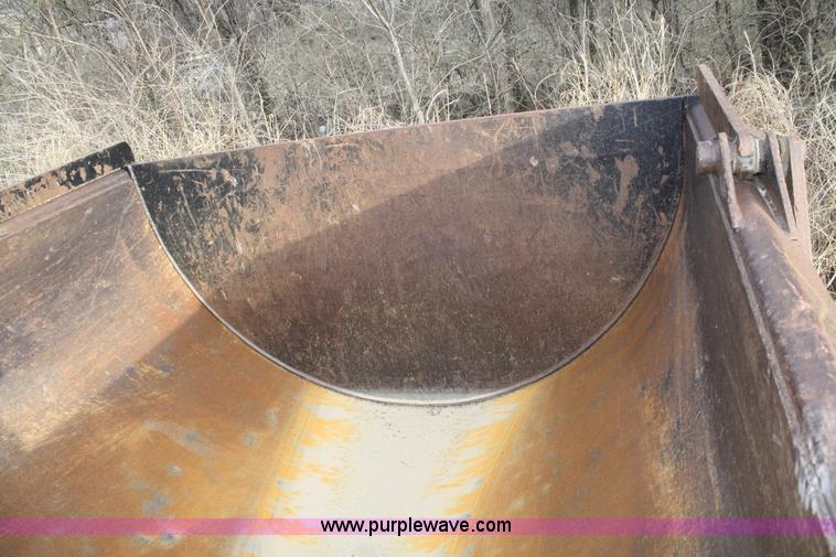 image for item A6802 2000 Travis 26' end dump trailer