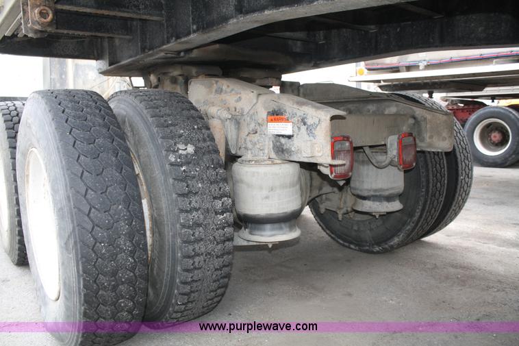 image for item A6832 2003 Freightliner FLD120 semi truck