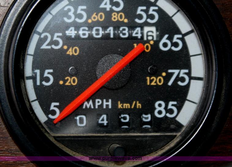 image for item A6832 2003 Freightliner FLD120 semi truck