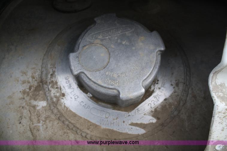 image for item A6832 2003 Freightliner FLD120 semi truck