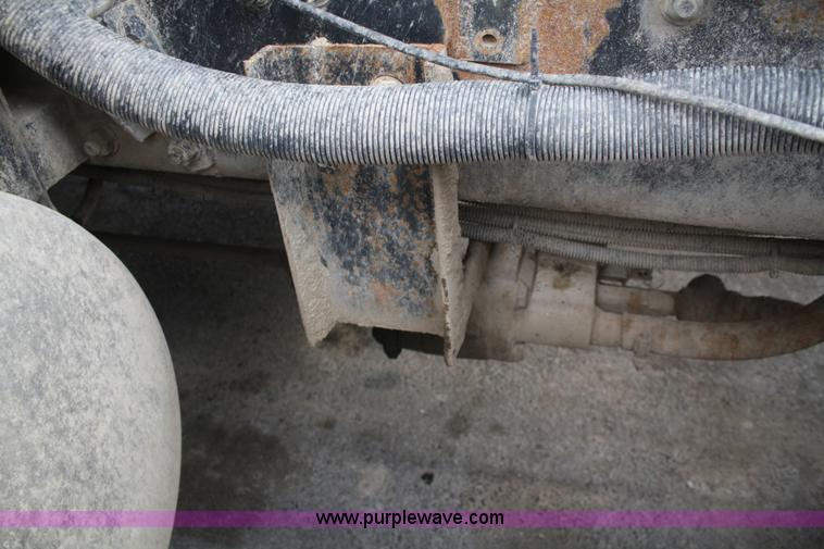 image for item A6832 2003 Freightliner FLD120 semi truck