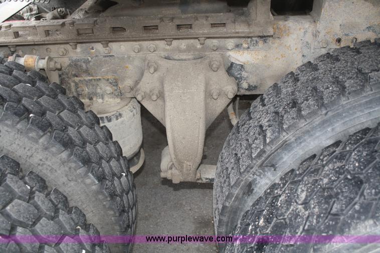 image for item A6832 2003 Freightliner FLD120 semi truck