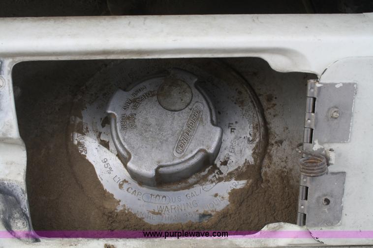 image for item A6832 2003 Freightliner FLD120 semi truck