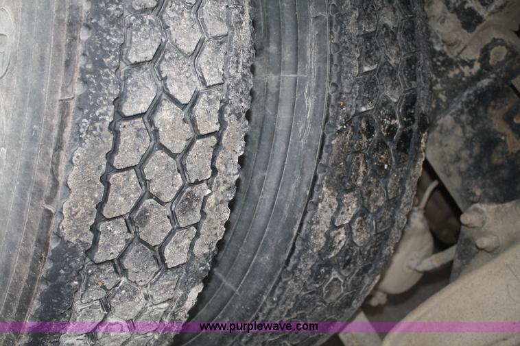 image for item A6832 2003 Freightliner FLD120 semi truck