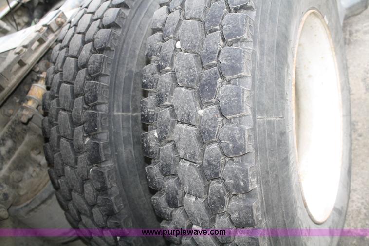 image for item A6832 2003 Freightliner FLD120 semi truck