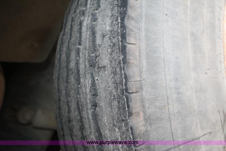 image for item A6832 2003 Freightliner FLD120 semi truck