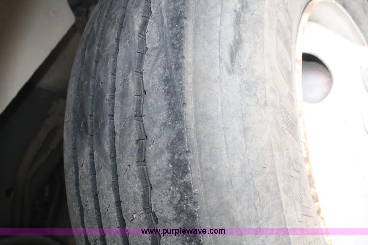 image for item A6832 2003 Freightliner FLD120 semi truck