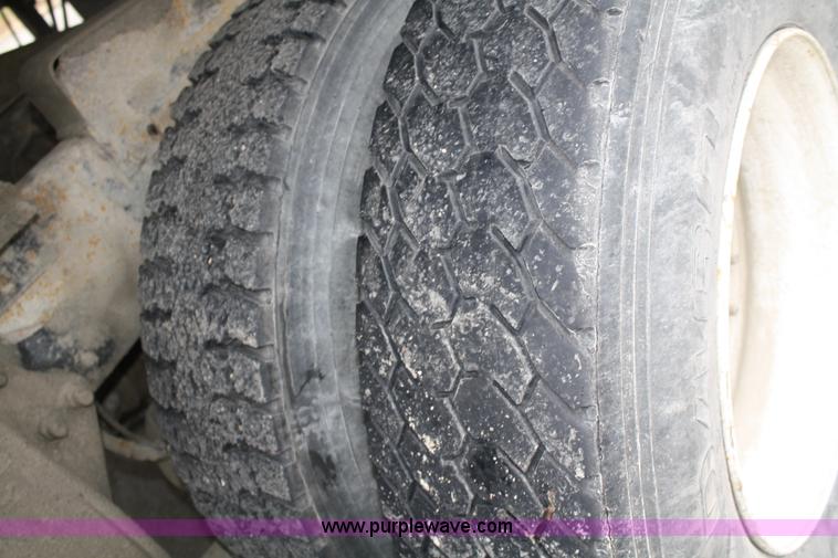 image for item A6832 2003 Freightliner FLD120 semi truck