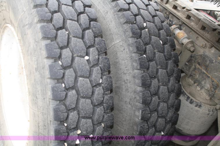 image for item A6832 2003 Freightliner FLD120 semi truck