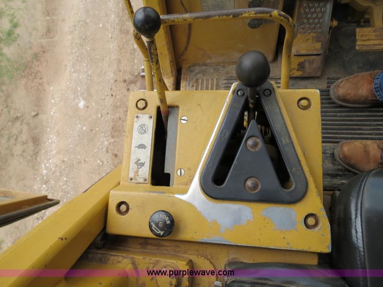 image for item B2277 1982 Caterpillar 953 track loader