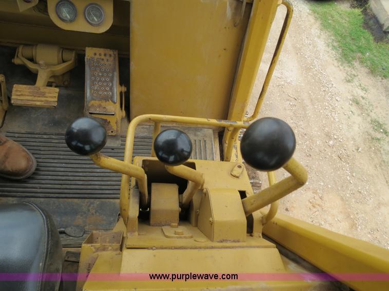 image for item B2277 1982 Caterpillar 953 track loader