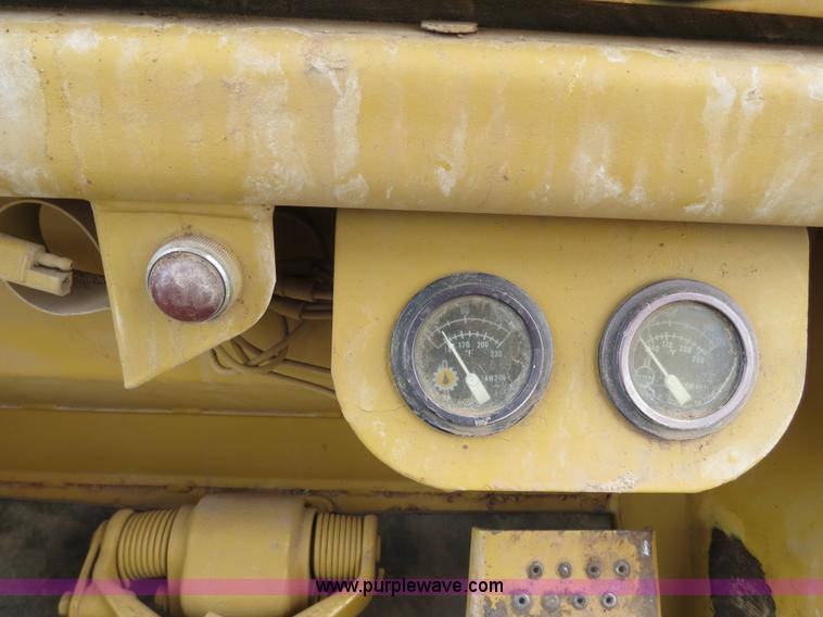 image for item B2277 1982 Caterpillar 953 track loader