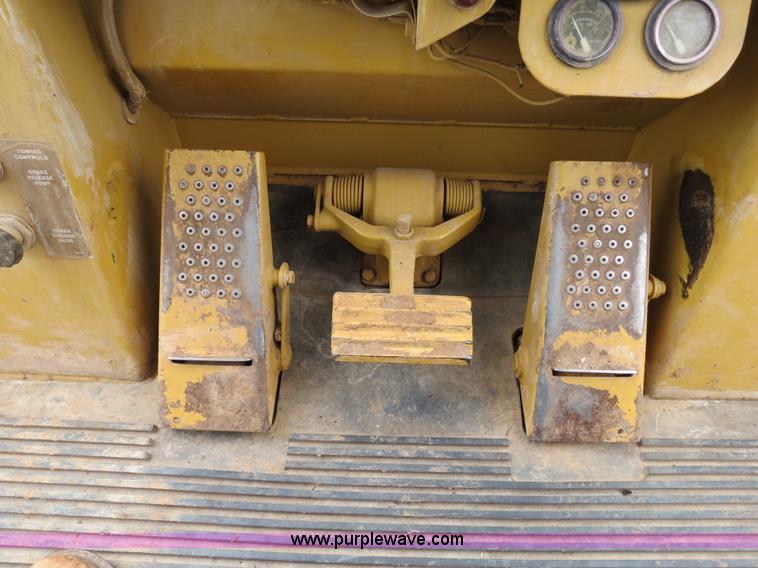 image for item B2277 1982 Caterpillar 953 track loader